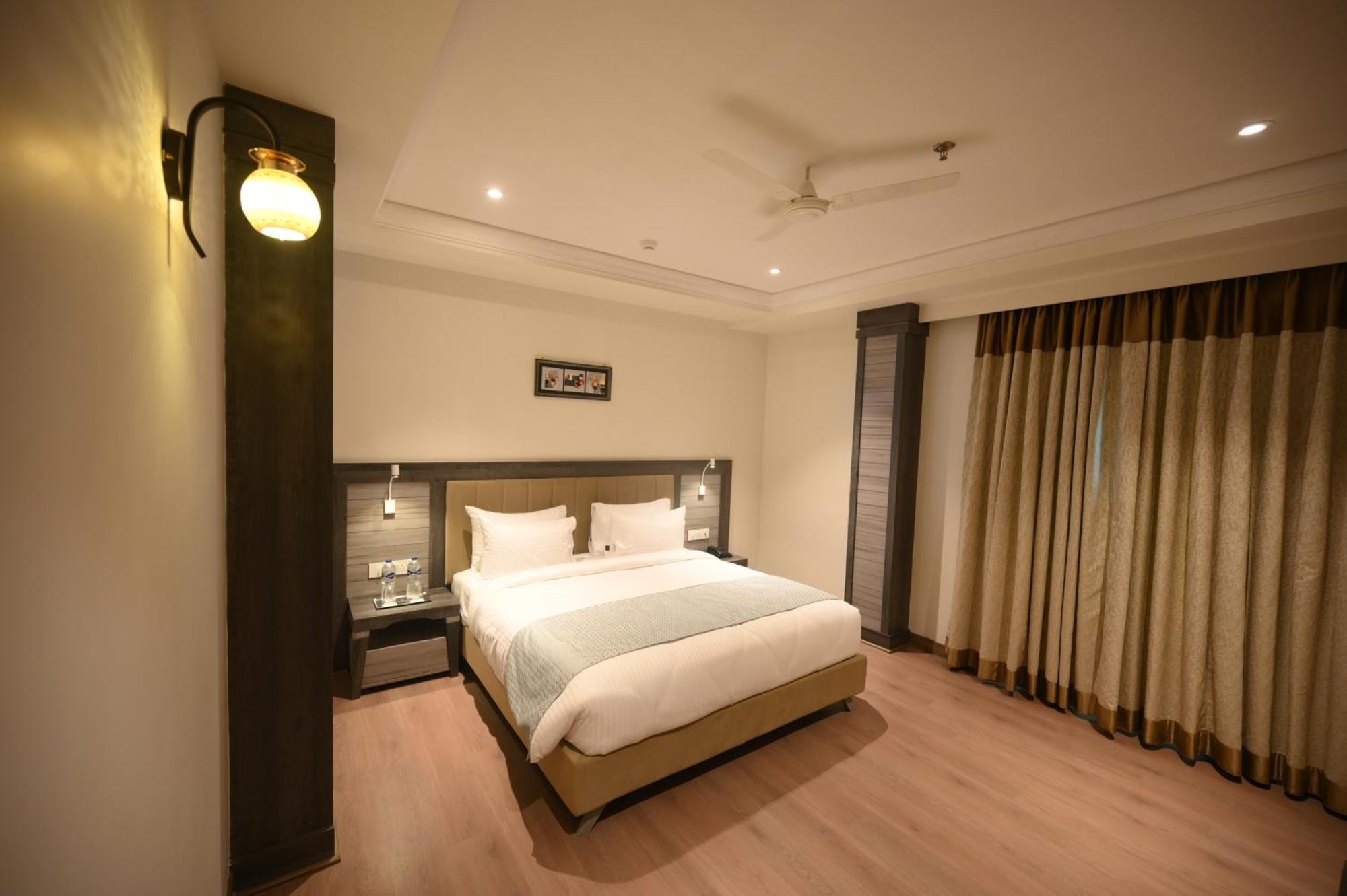 ורנאסי The Mudra Hotel מראה חיצוני תמונה
