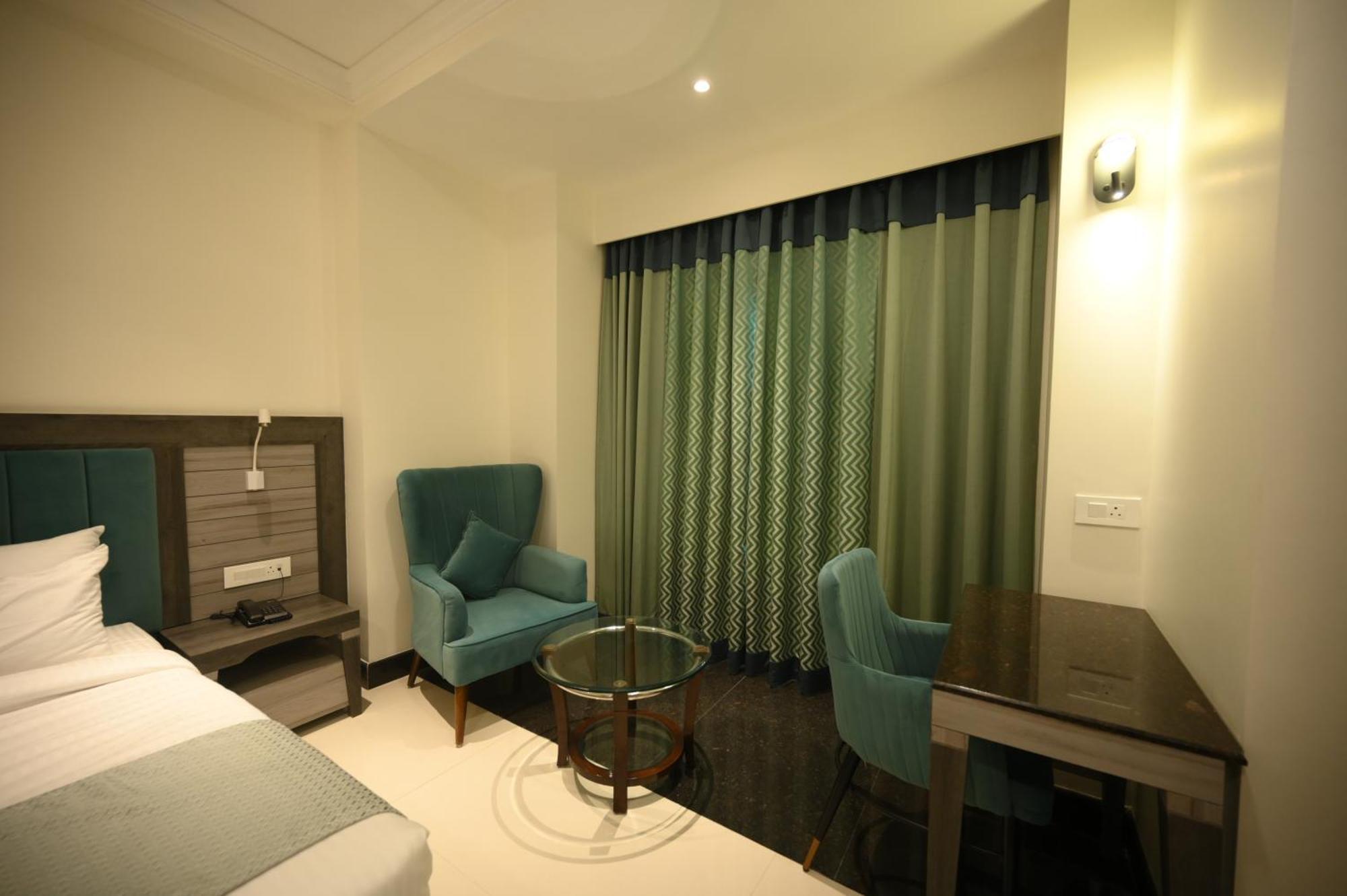 ורנאסי The Mudra Hotel מראה חיצוני תמונה