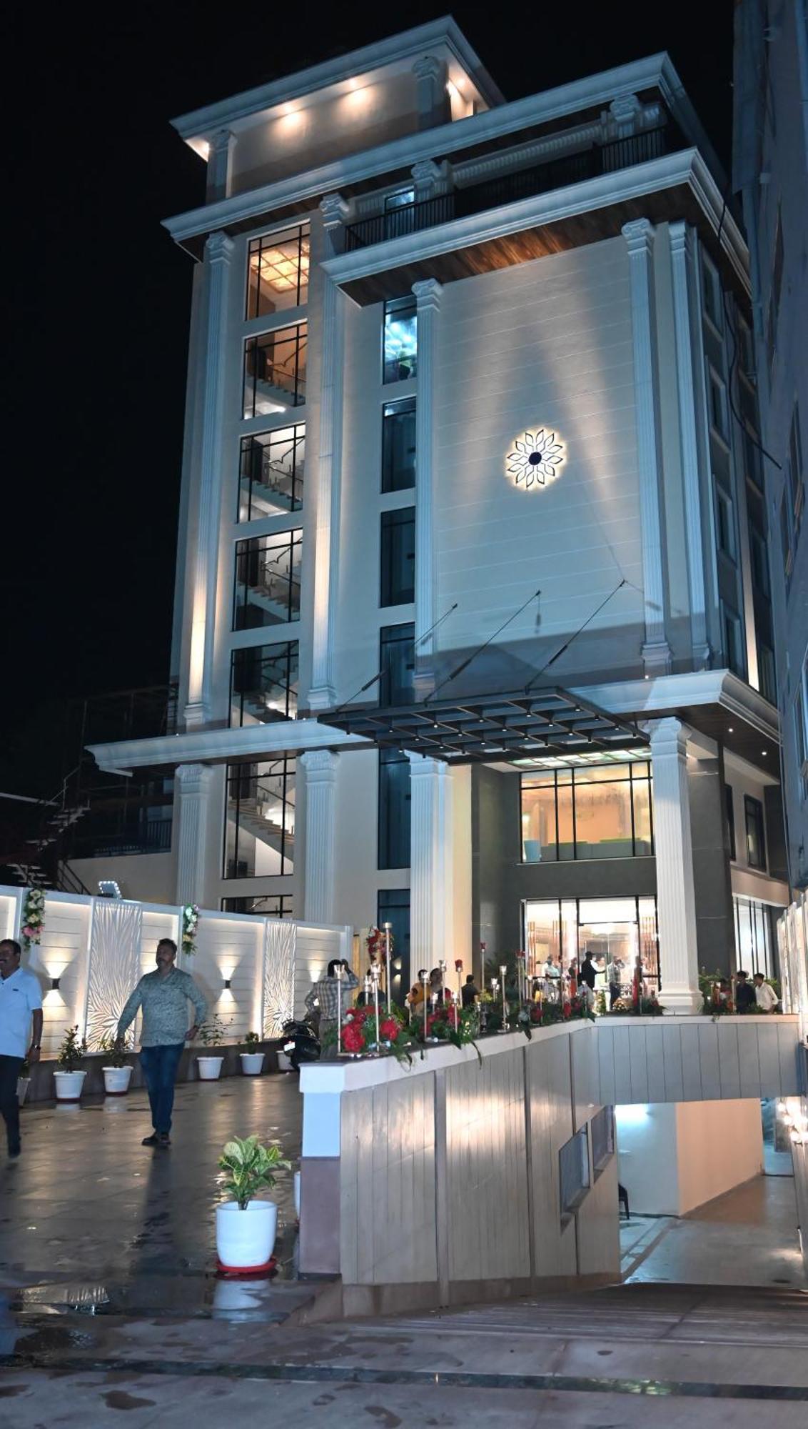 ורנאסי The Mudra Hotel מראה חיצוני תמונה